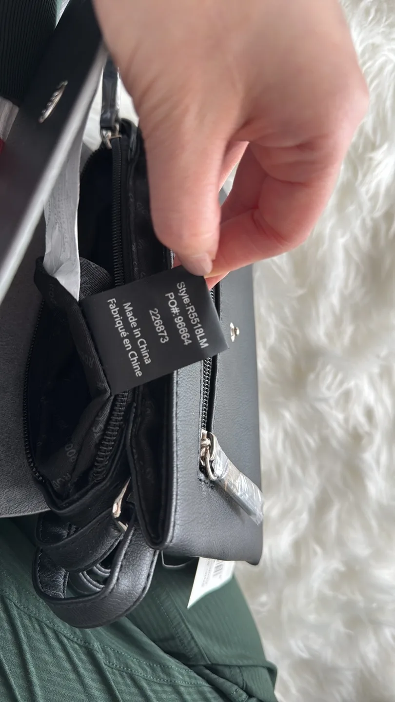 ROOTS 73 Black Crossbody Bag image indicator(9)