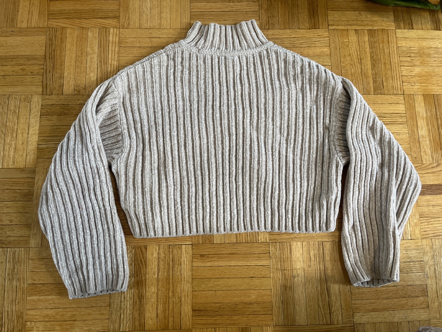 H&M Beige Mock Neck Cropped Sweater