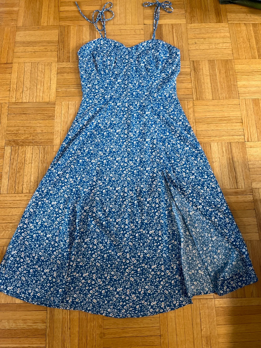 Blue floral midi dress with side slit thumbnail