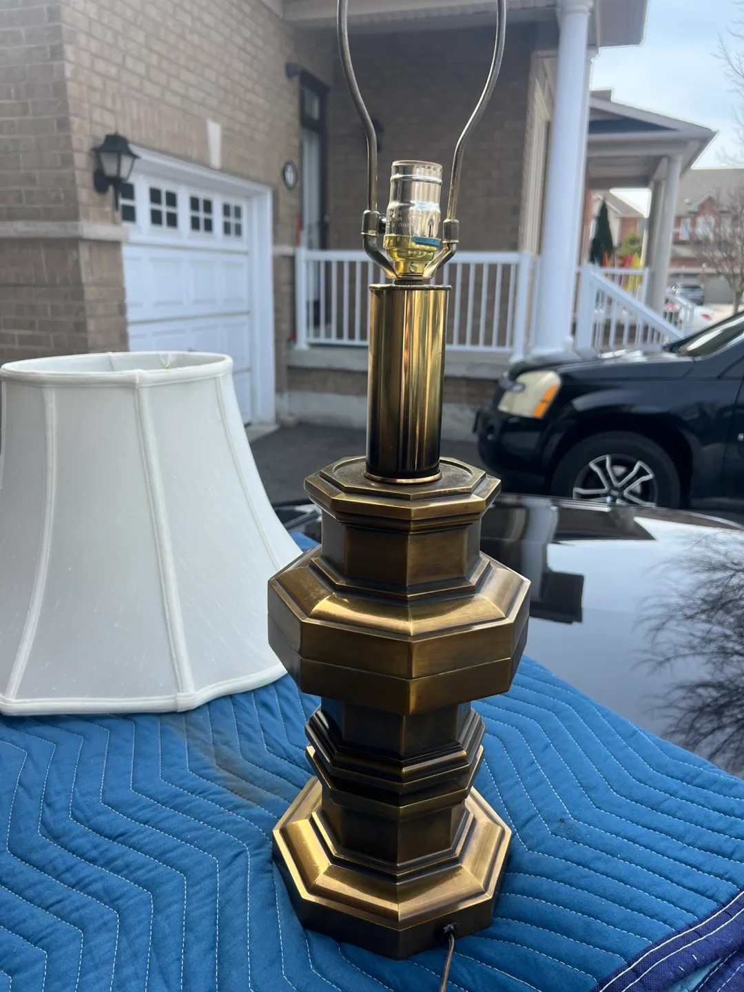 Vintage Brass Table Lamp with Shade image indicator(3)