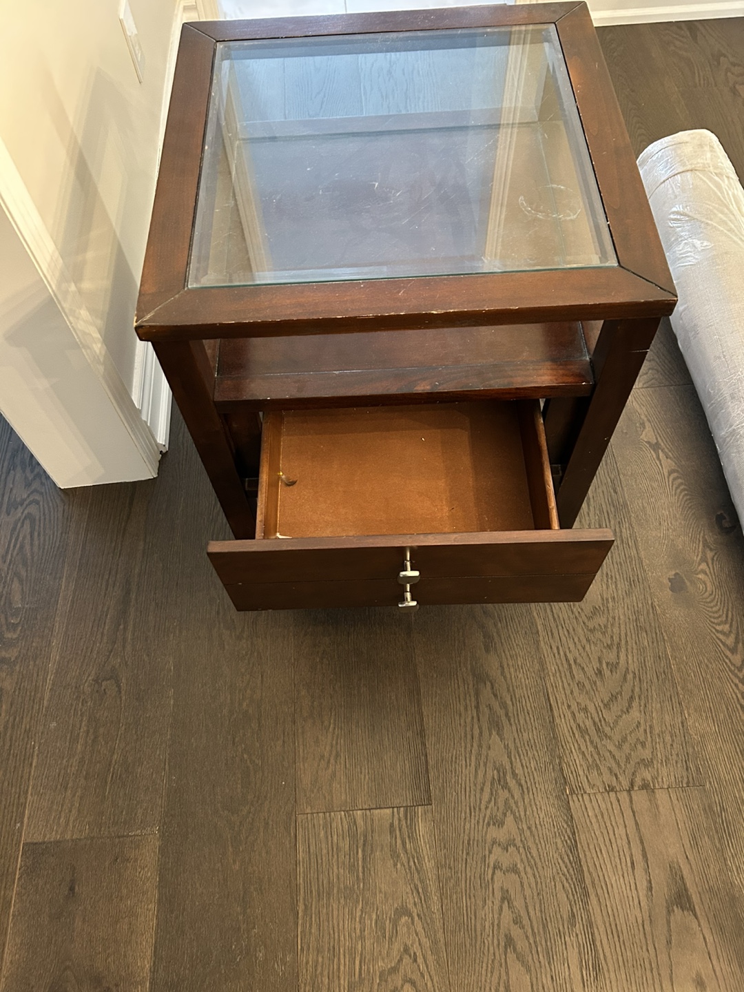 Night stand/ end table. - photo 2