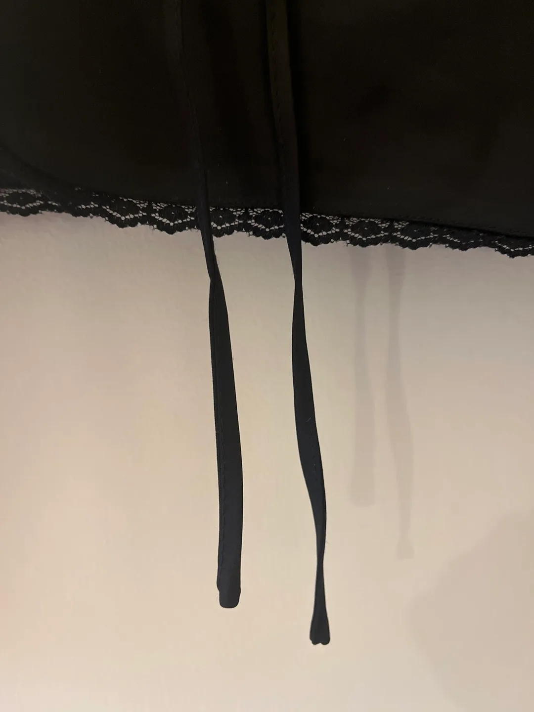 HOUSE OF HARLOW 🏷️ Black Satin Blouse with Lace Trim image indicator(4)