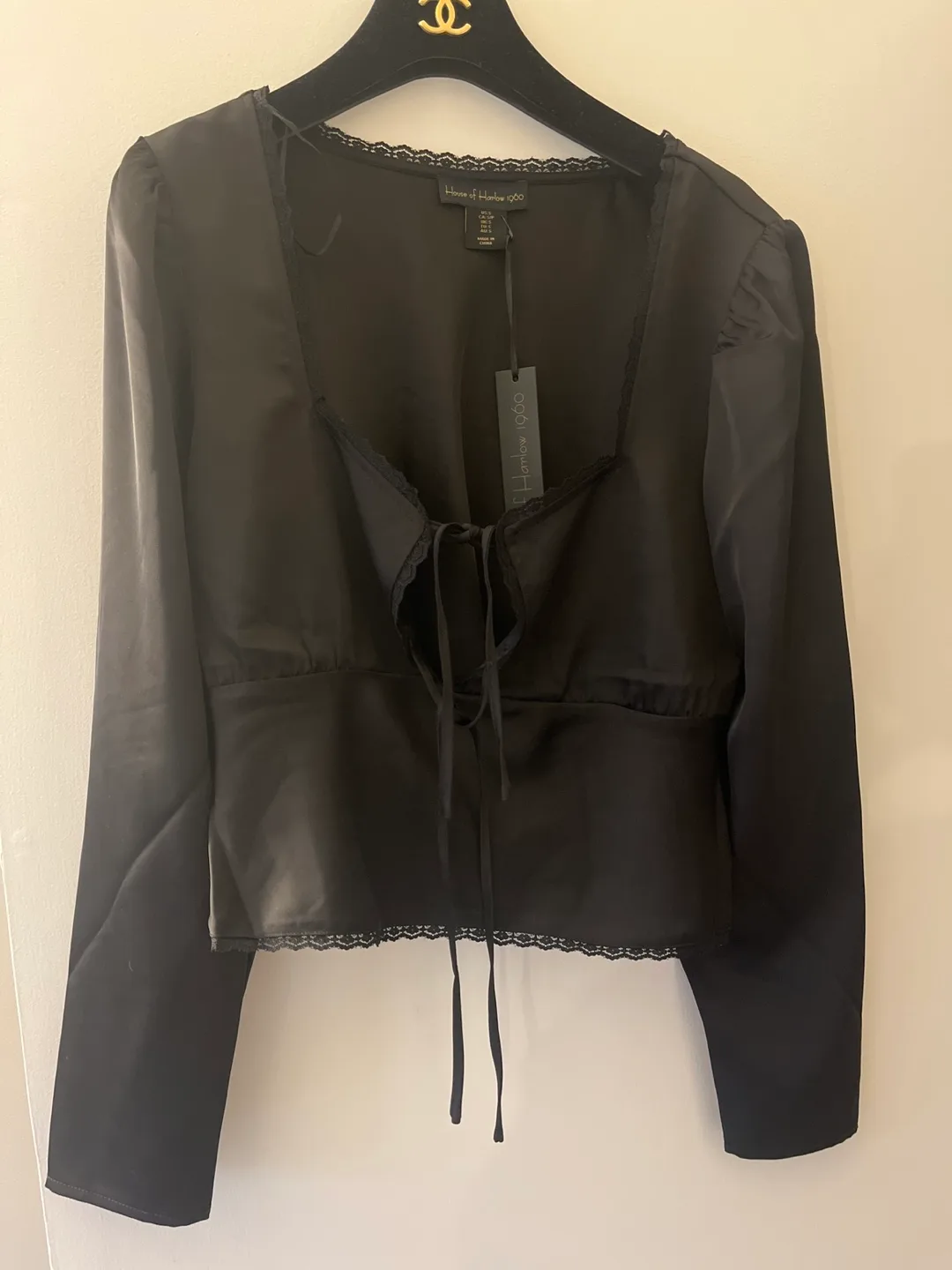 HOUSE OF HARLOW 🏷️ Black Satin Blouse with Lace Trim image indicator(5)