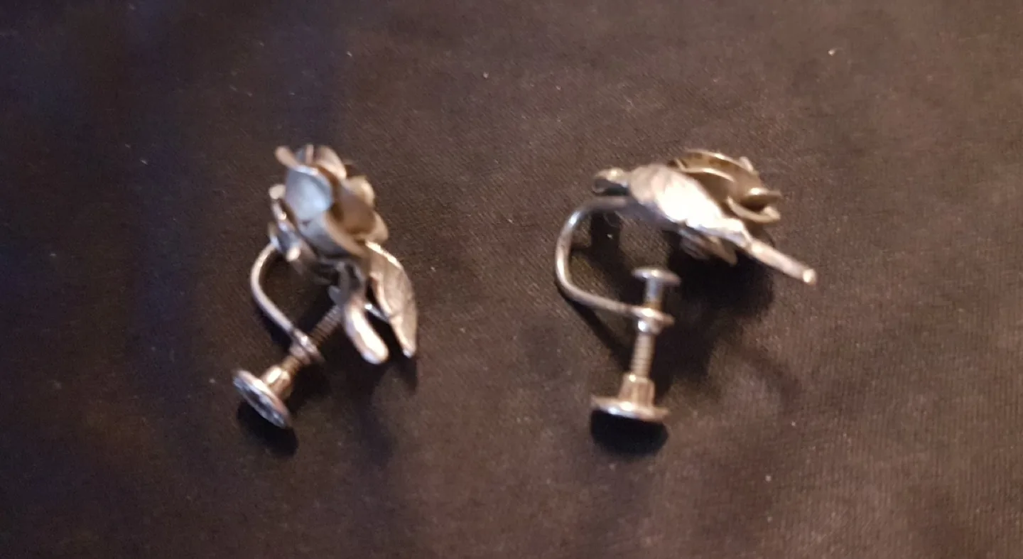 Vintage Silver Tone Rose Earring Clips image indicator(3)