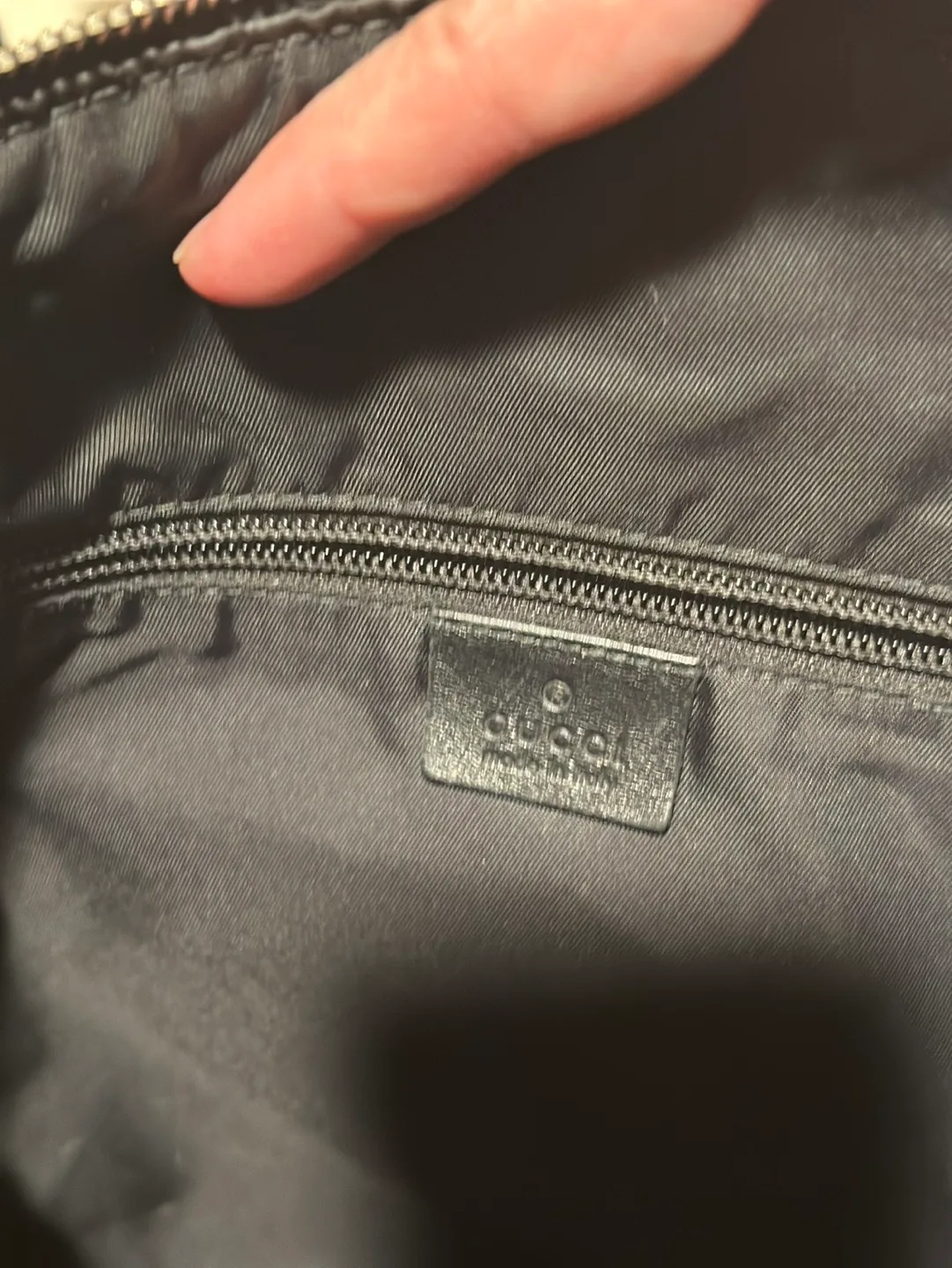 Authentic Preloved Gucci Black Crossbody Bag image indicator(2)