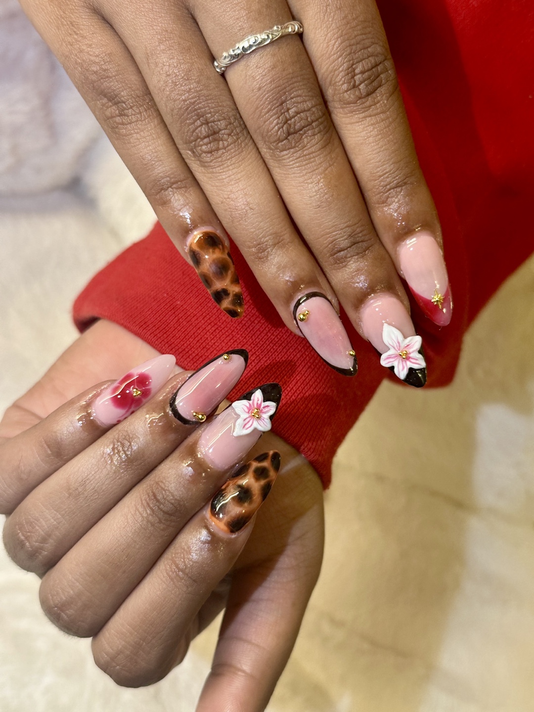 CUSTOM NAIL SETS !!