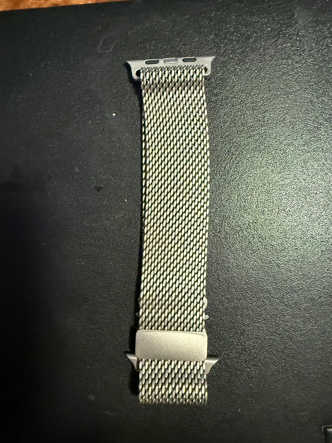Apple Watch Milanese Loop Band image indicator(2)