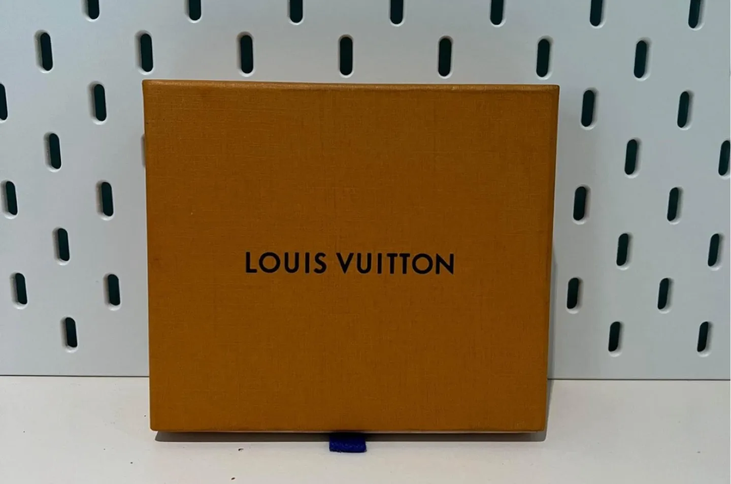 LOUIS VUITTON Black Leather Bifold Wallet image indicator(2)