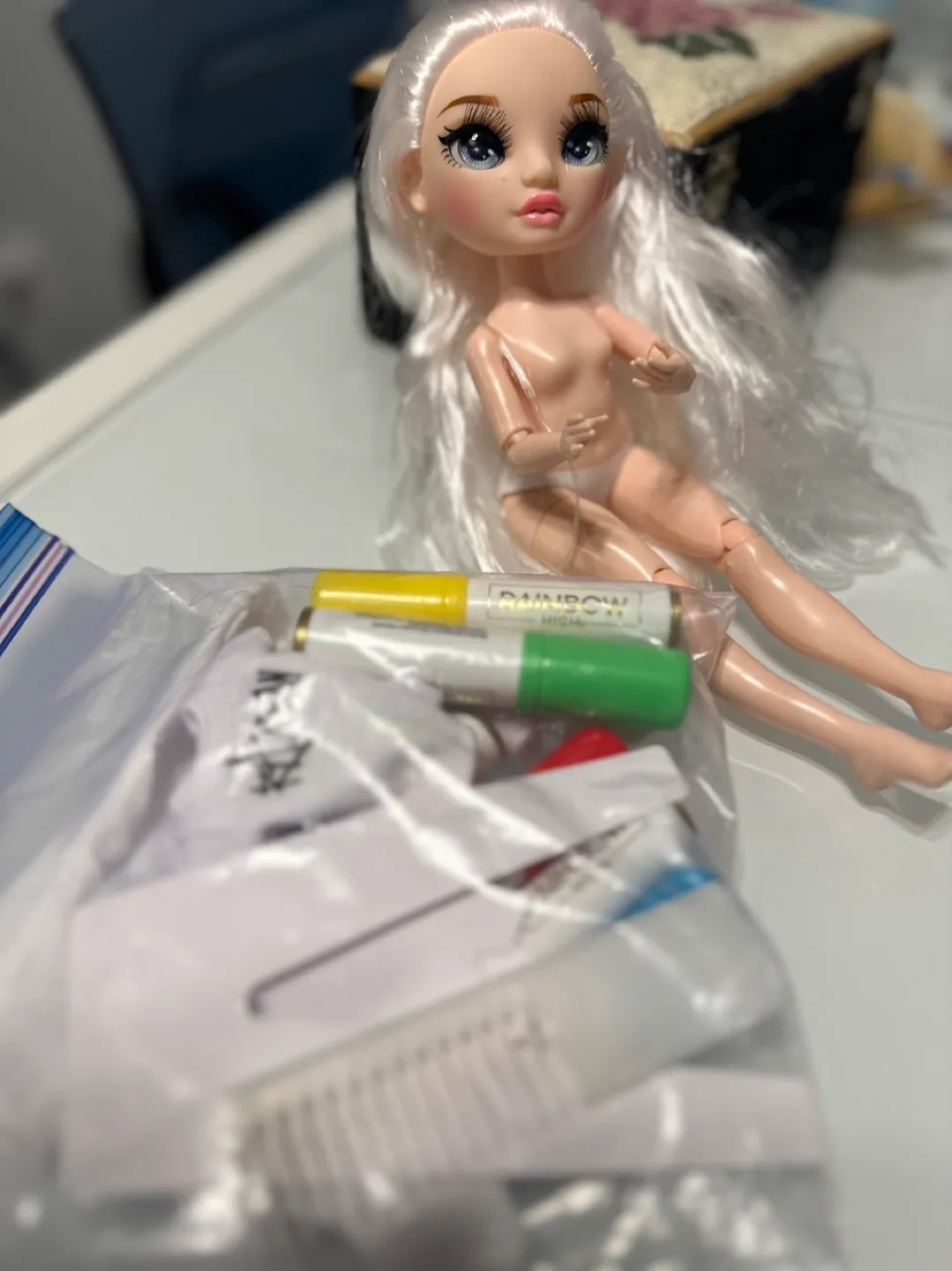 Customizable Fashion Doll with Accessories image indicator(3)