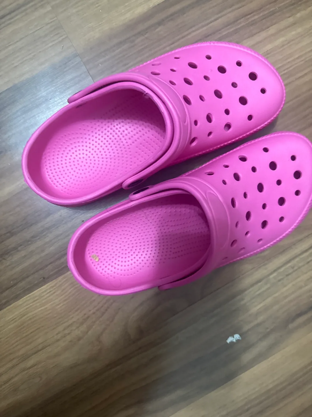 Pink Crocs-style Clogs image indicator(2)