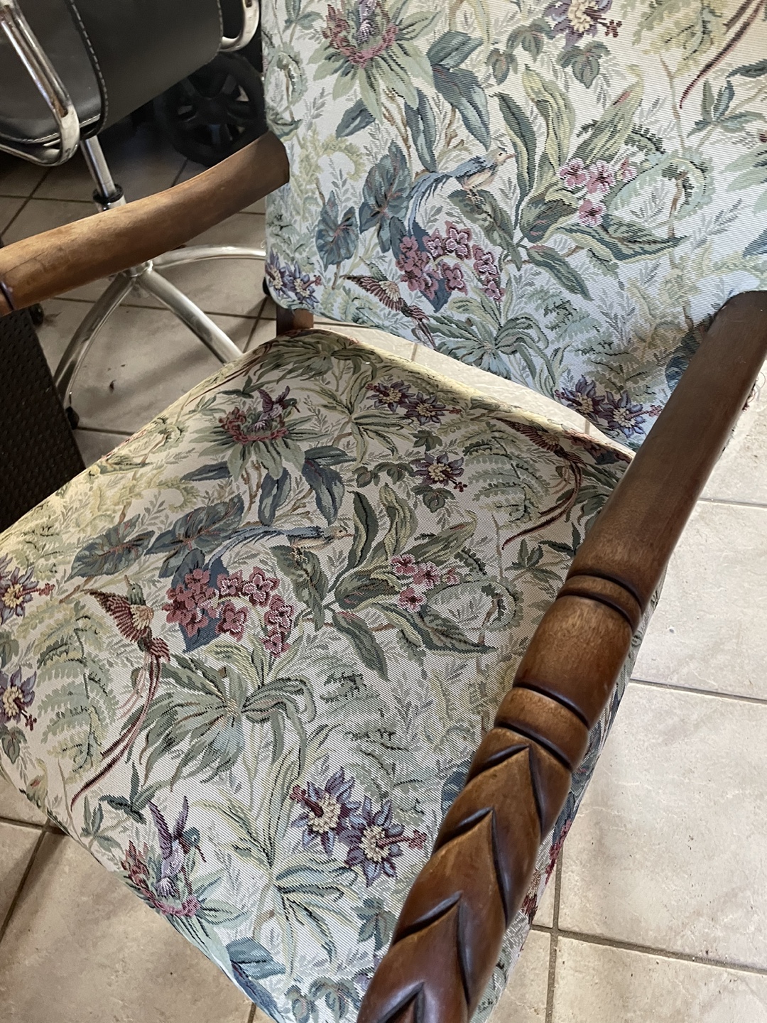 Vintage Floral Armchair - photo 2