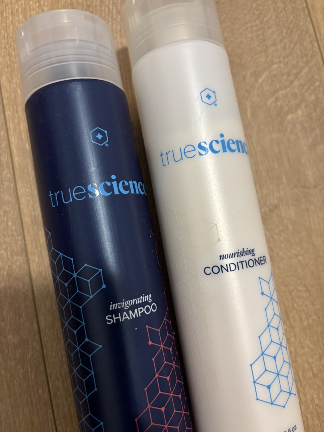True Science Invigorating Shampoo & Nourishing Conditioner Set - photo 2