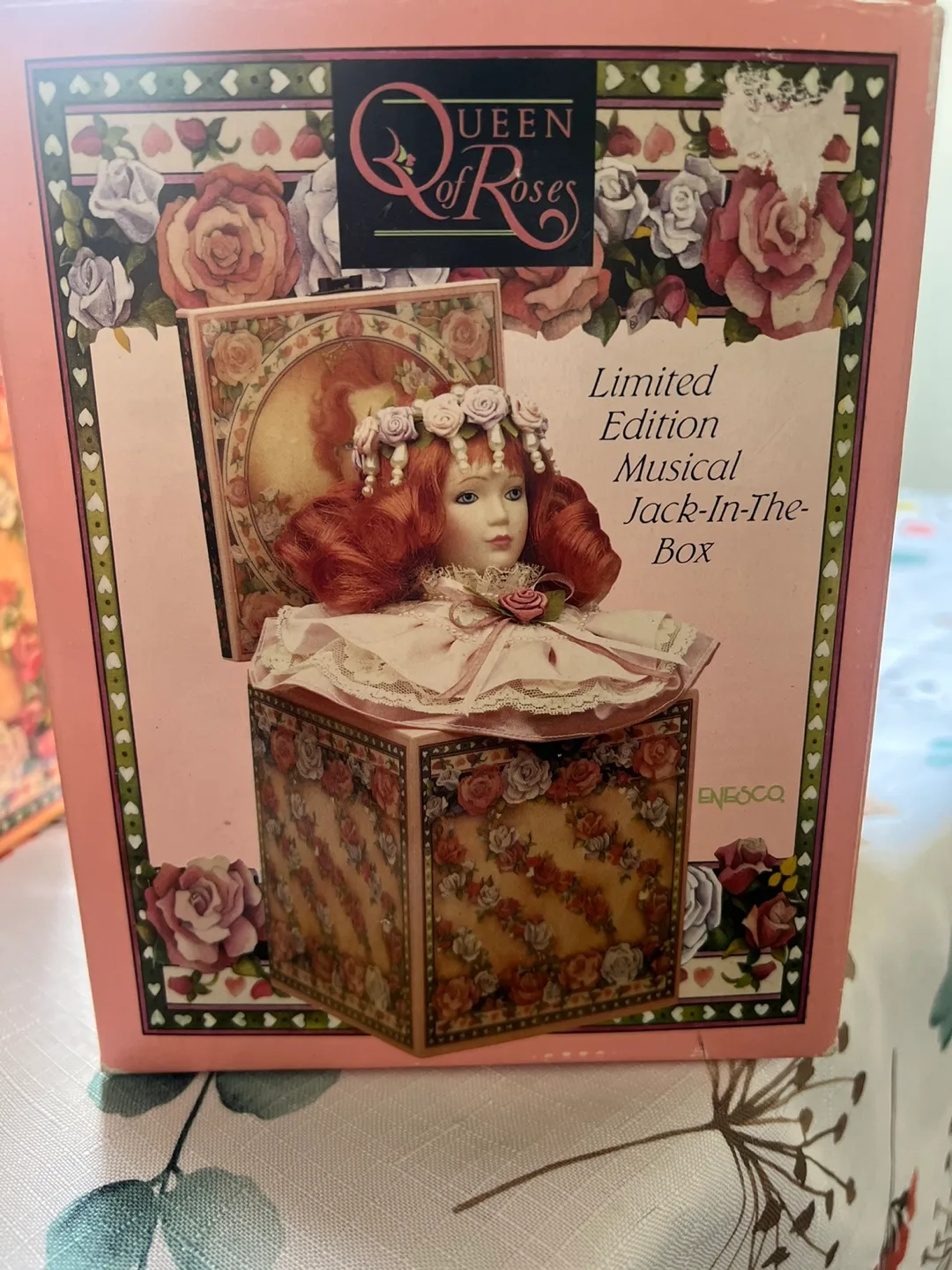 Limited Edition Queen of Roses Musical Jack-in-the-Box image indicator(6)