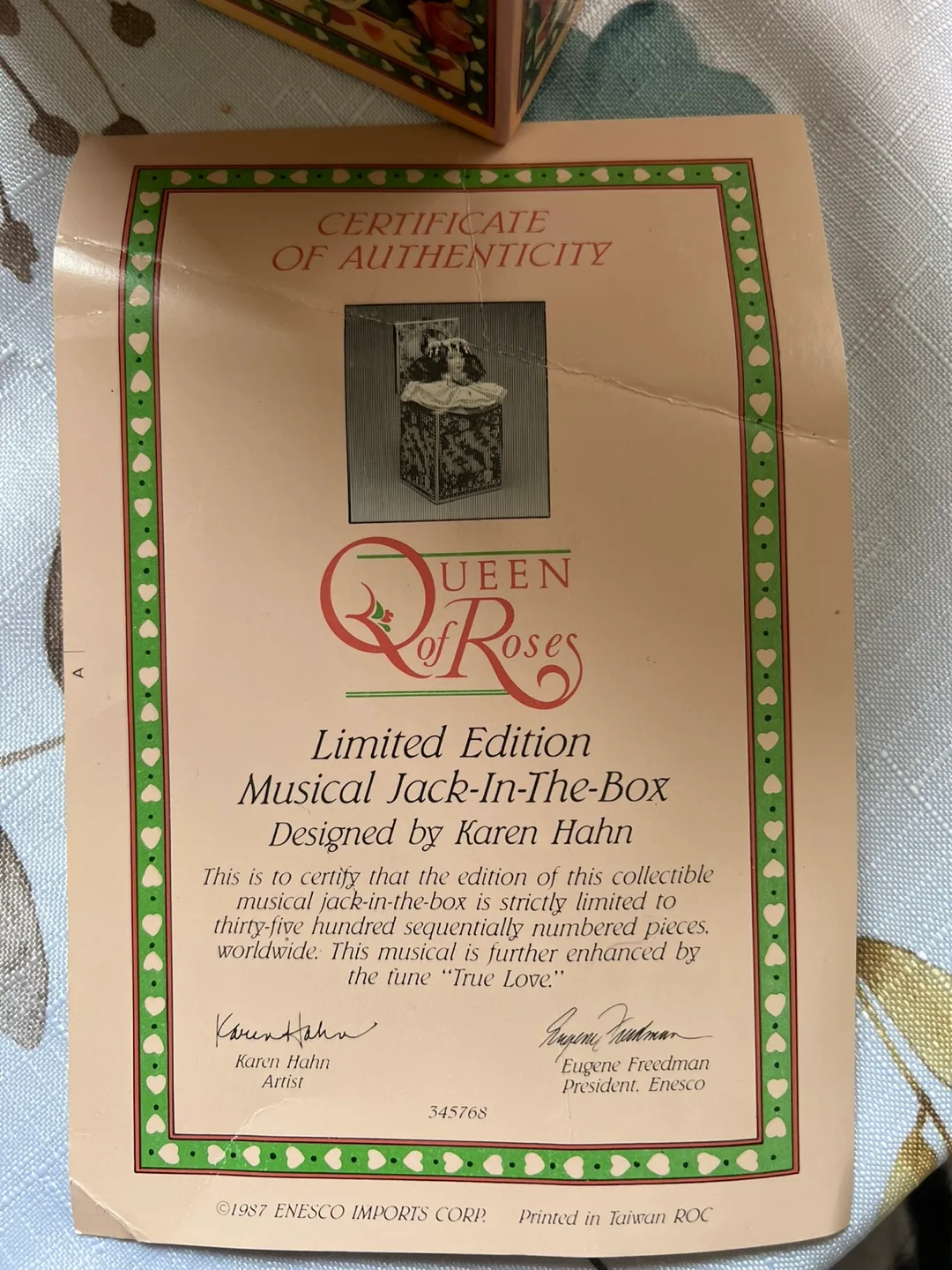 Limited Edition Queen of Roses Musical Jack-in-the-Box image indicator(2)