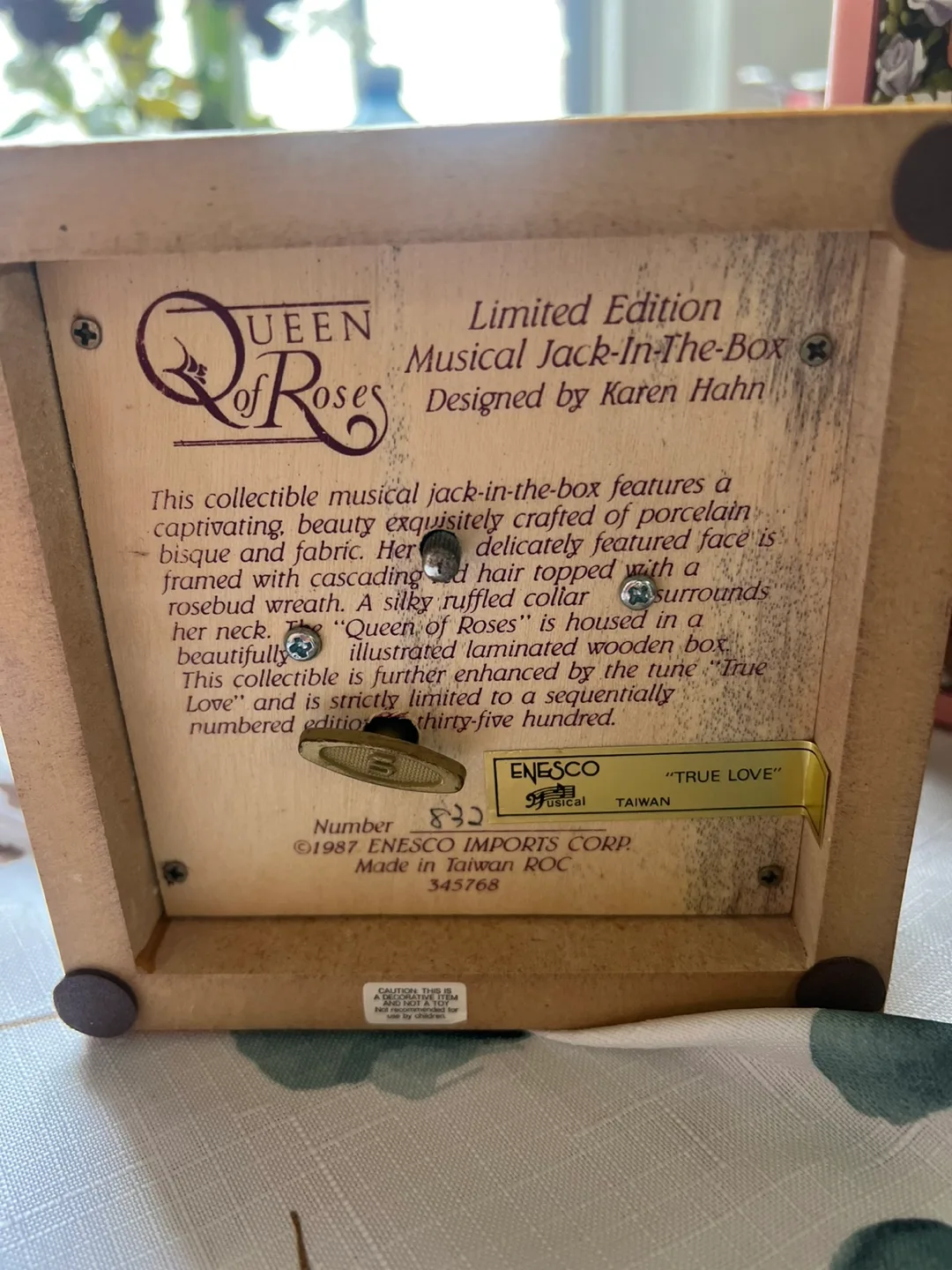 Limited Edition Queen of Roses Musical Jack-in-the-Box image indicator(8)