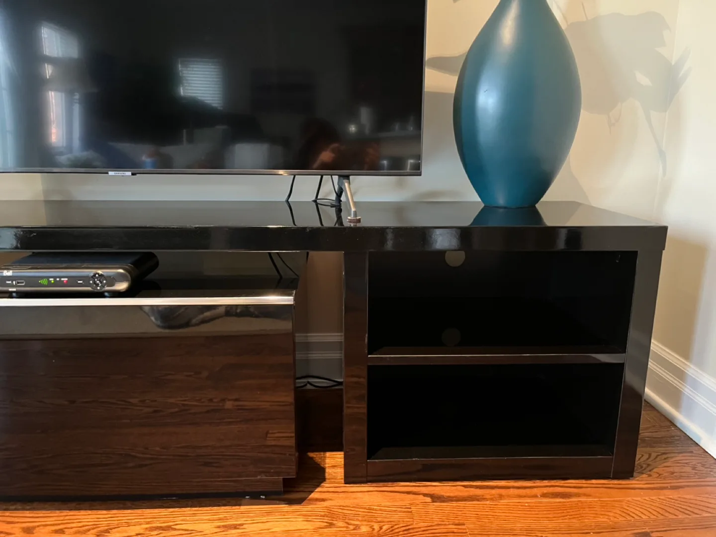 FREE!! Structube Black Lacquer High Gloss TV Stand image indicator(2)