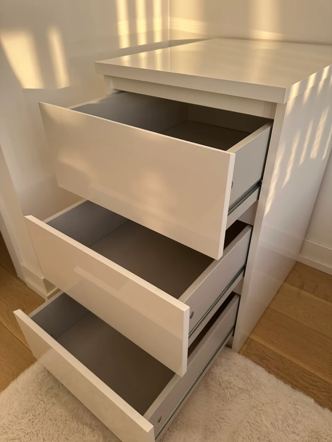 IKEA MALM 3-Drawer Chest White image indicator(2)