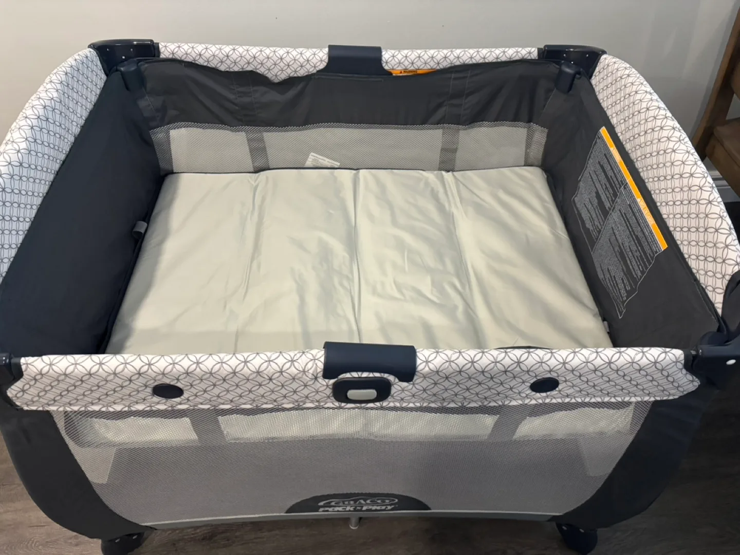 Graco Pack 'n Play Quick Connect Portable Lounger Deluxe Playard image indicator(3)