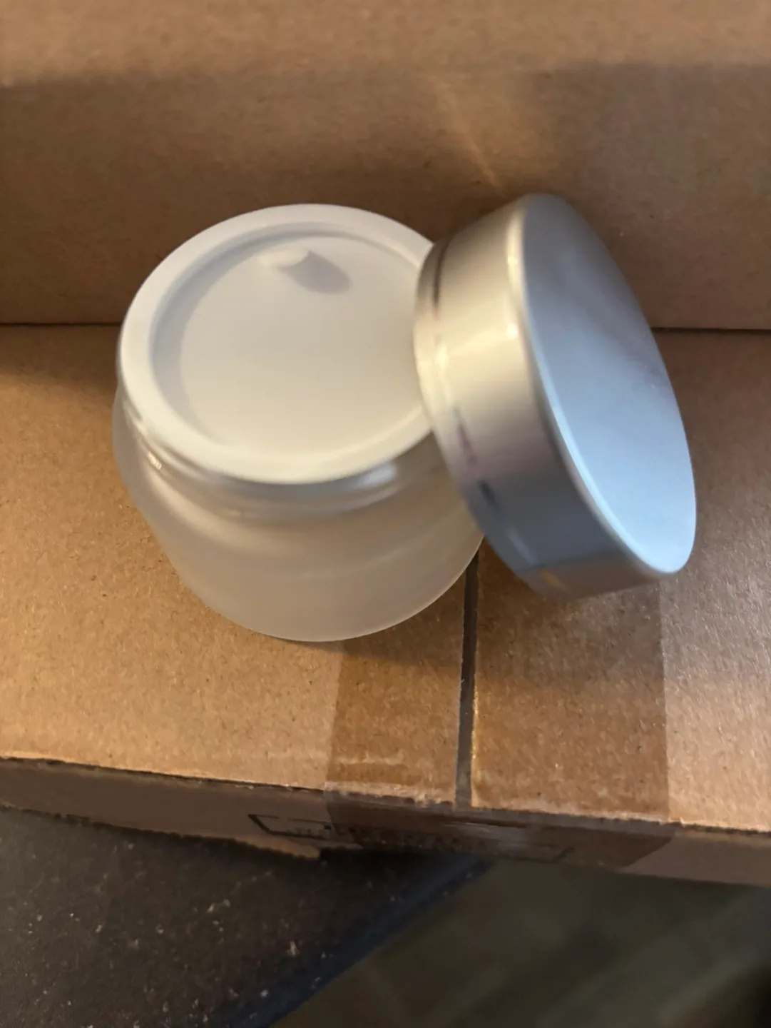 21 x 30ml Frosted Glass Jars with Silver Lids and Labels image indicator(2)