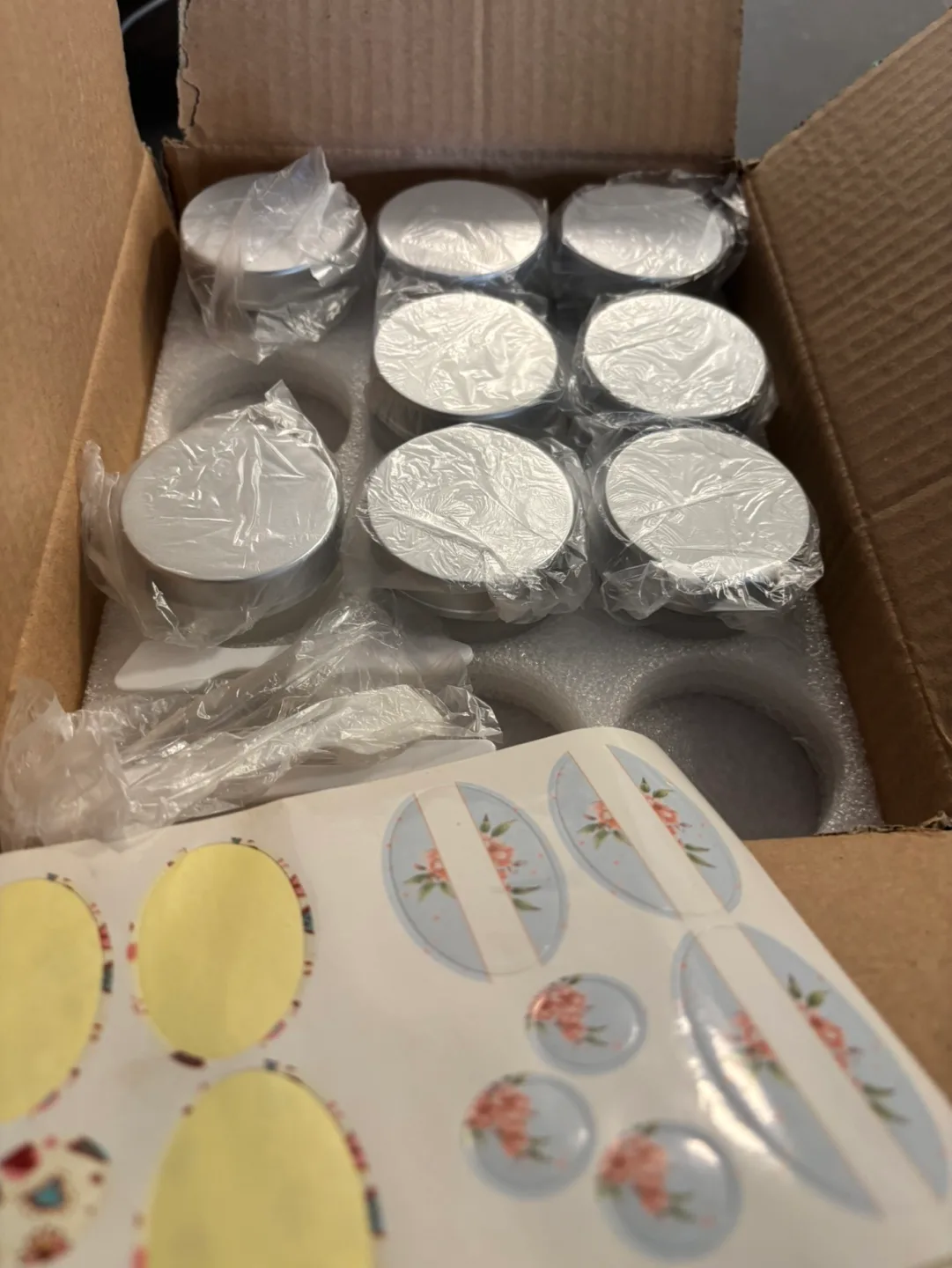 21 x 30ml Frosted Glass Jars with Silver Lids and Labels image indicator(4)