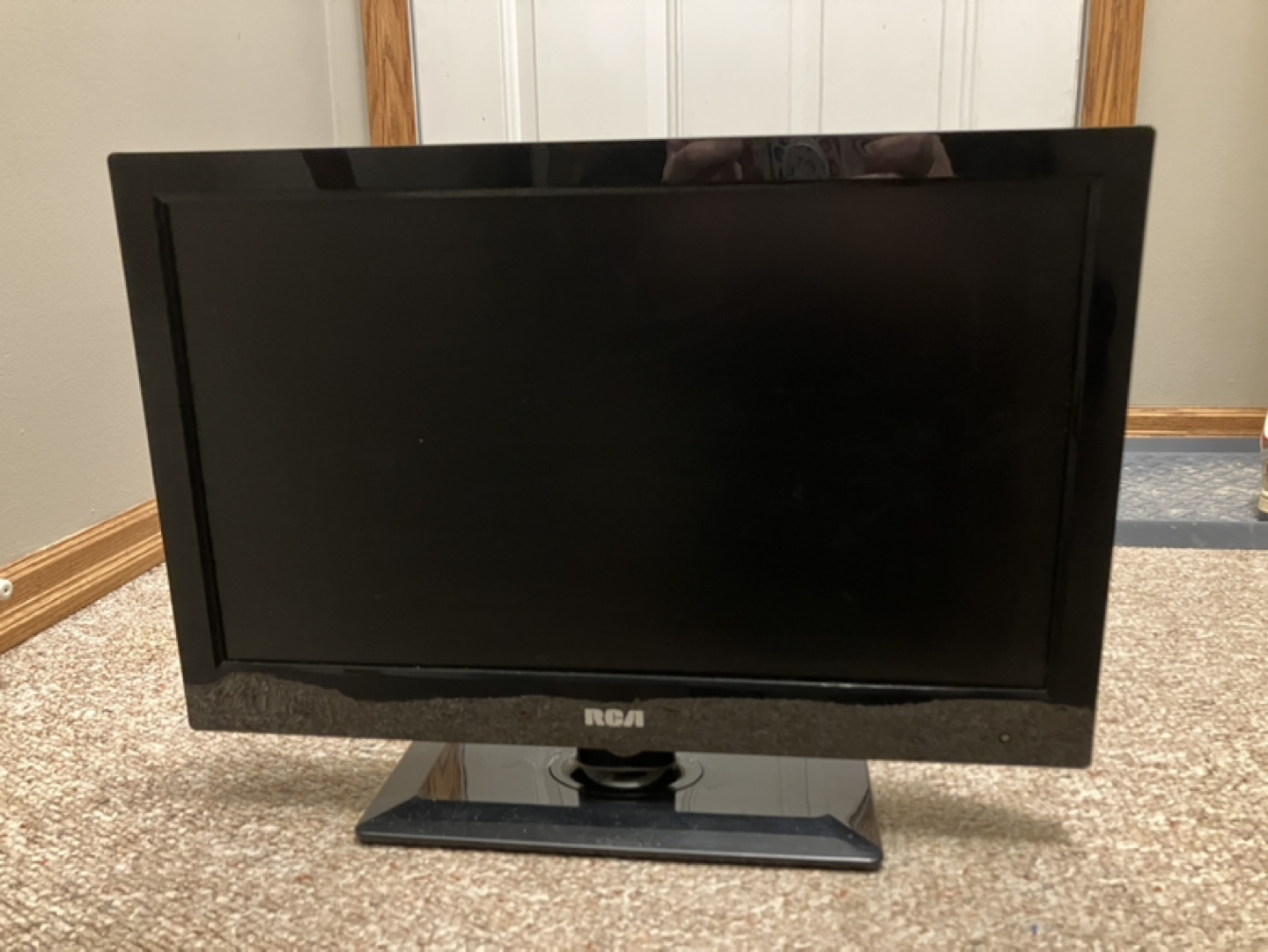 RCA 19" LED TV - DVD combo
