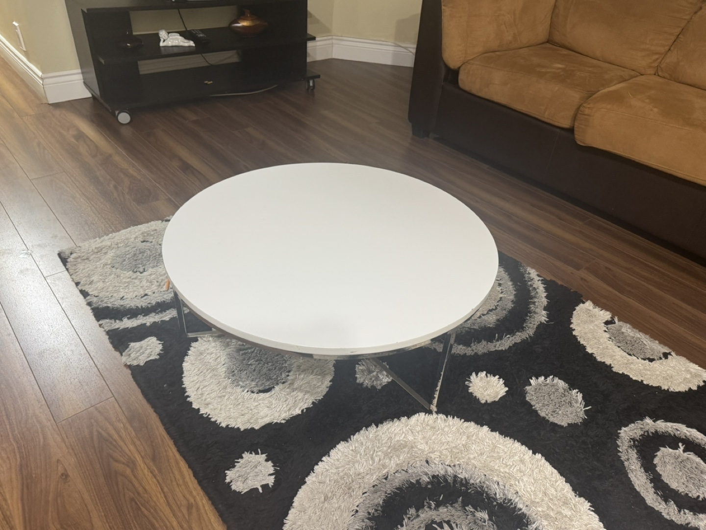Round White Coffee Table with Chrome Legs