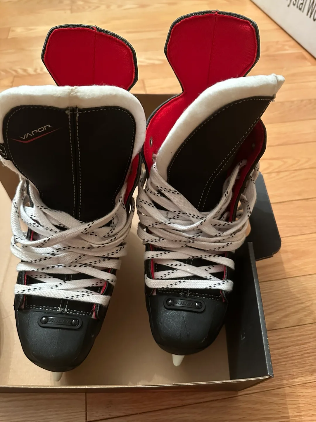 Bauer Vapor X300 Junior Ice Hockey Skates - Size 4.0 image indicator(2)