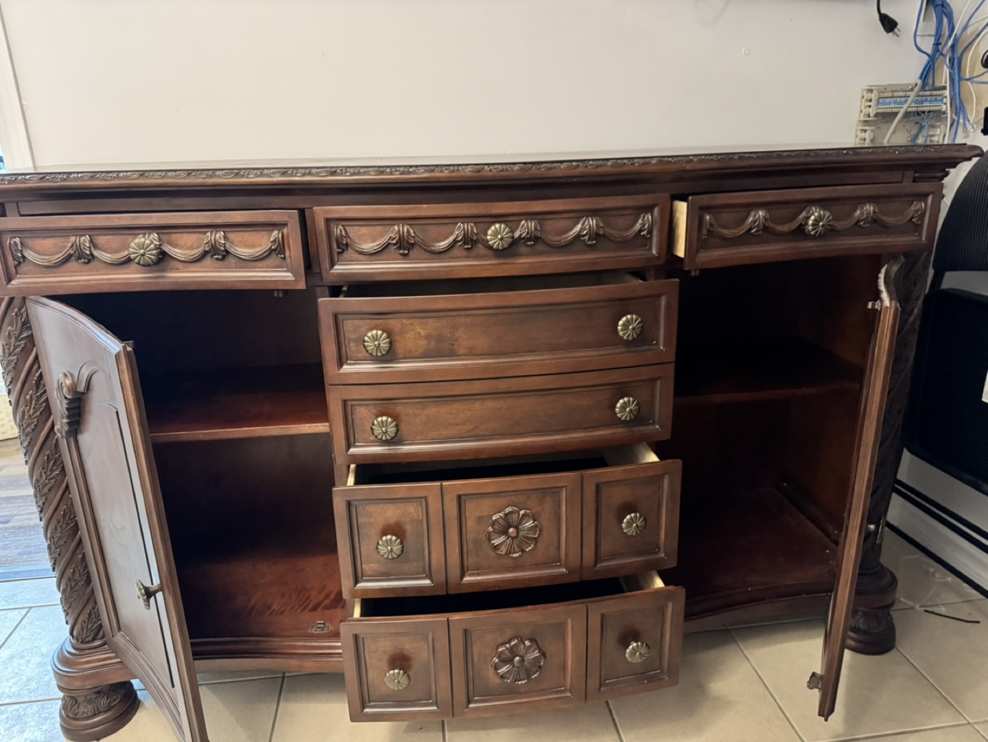 Gorgeous Wood Buffet Server - photo 2