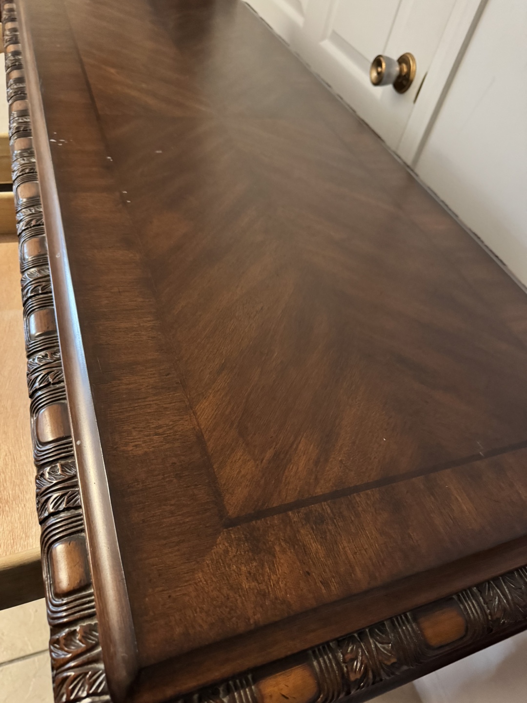 Beautiful Console Table with Intricate Carvings - photo 4