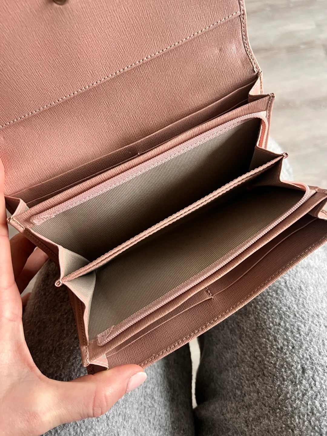 Furla blush pink leather wallet image indicator(6)