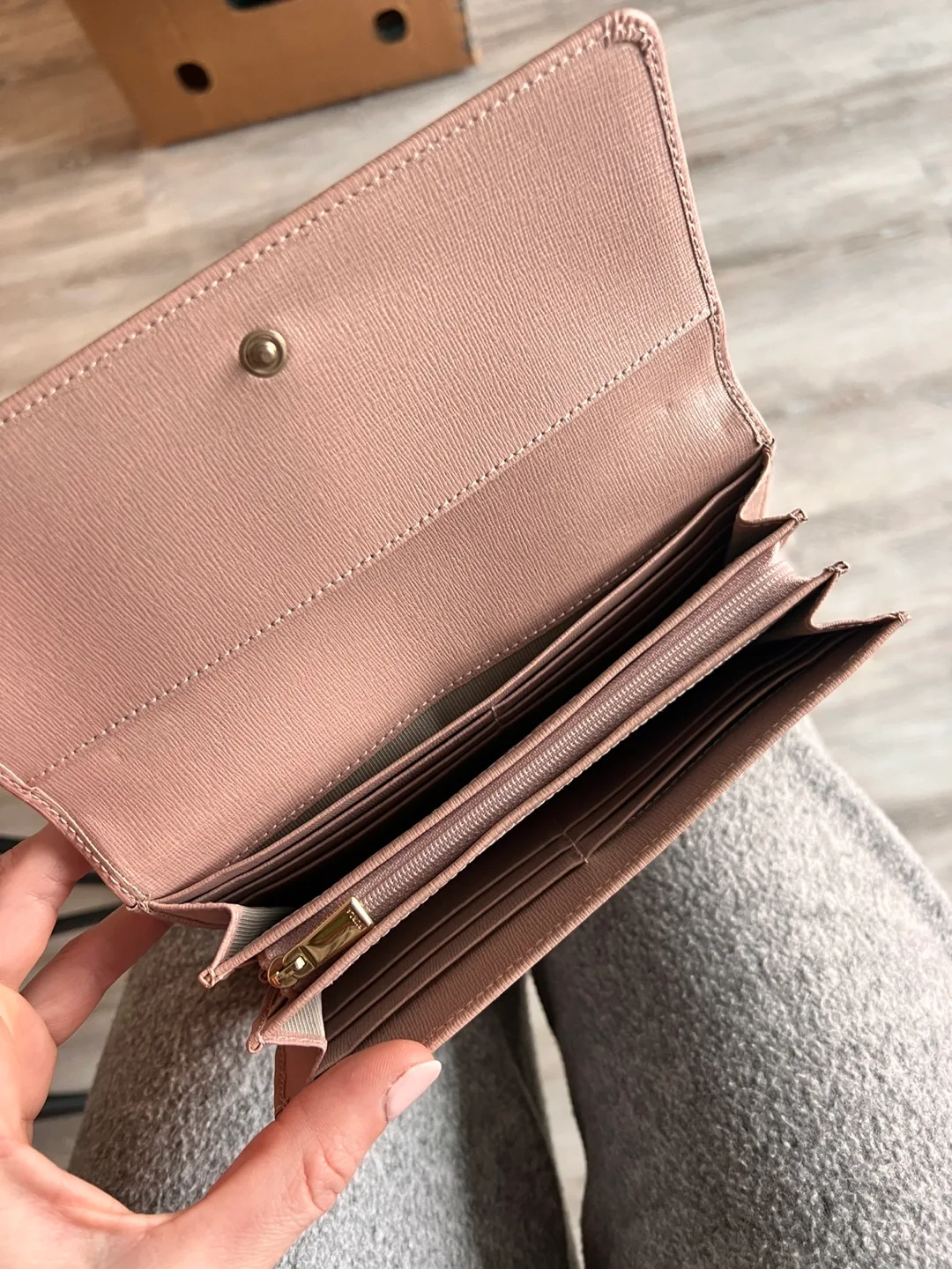 Furla blush pink leather wallet image indicator(5)