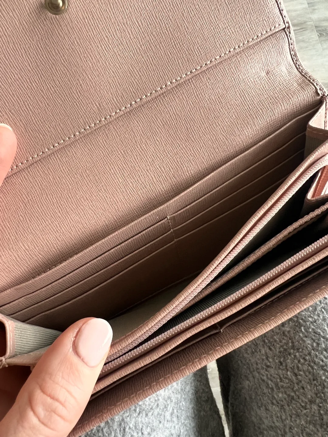 Furla blush pink leather wallet image indicator(7)