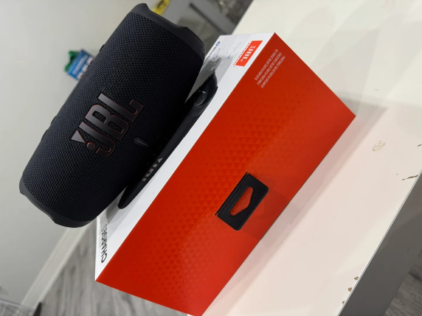 JBL Charge 5 Portable Bluetooth Speaker - Black image indicator(3)
