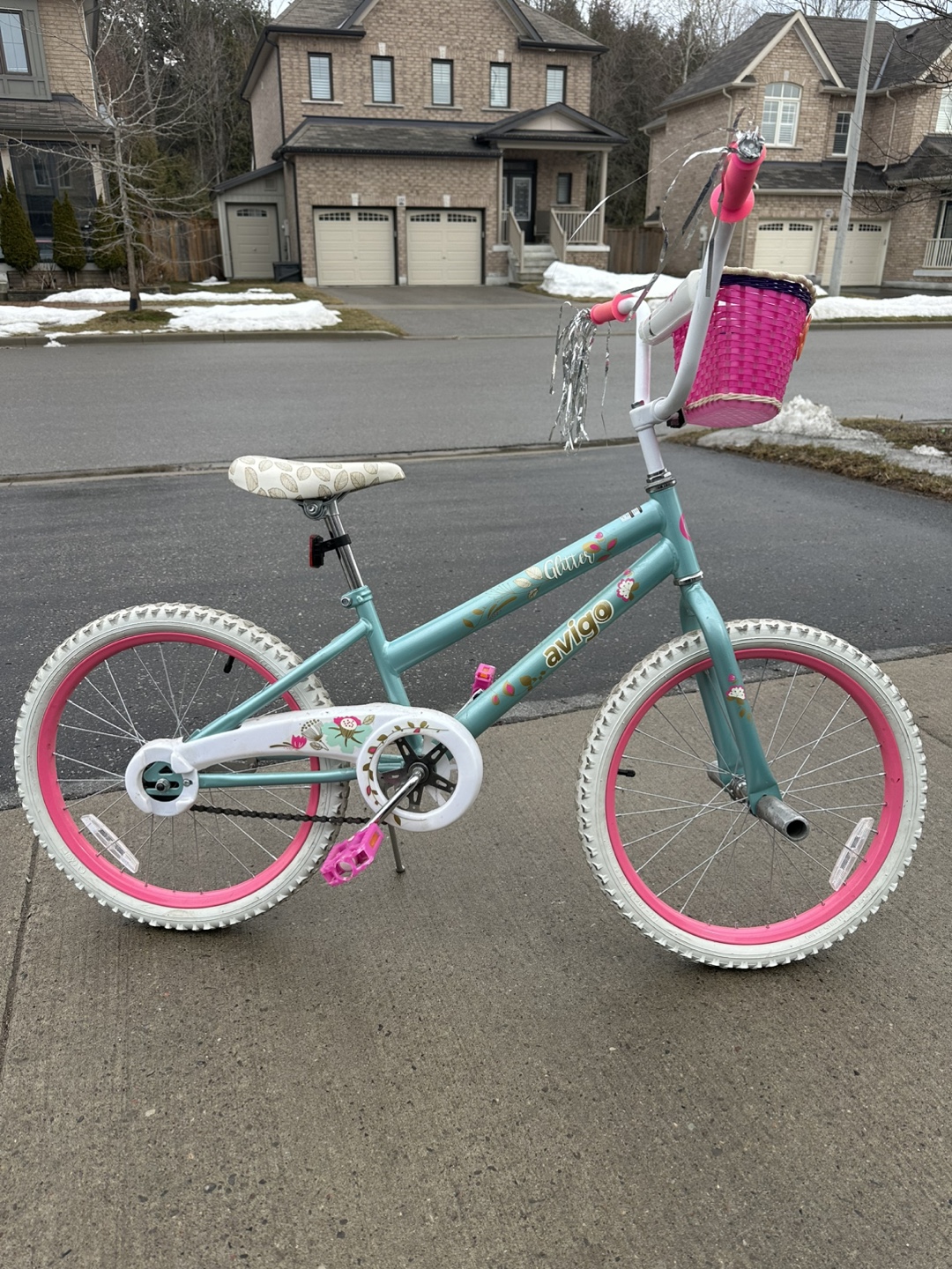 Girls' Avigo 20-inch Bike