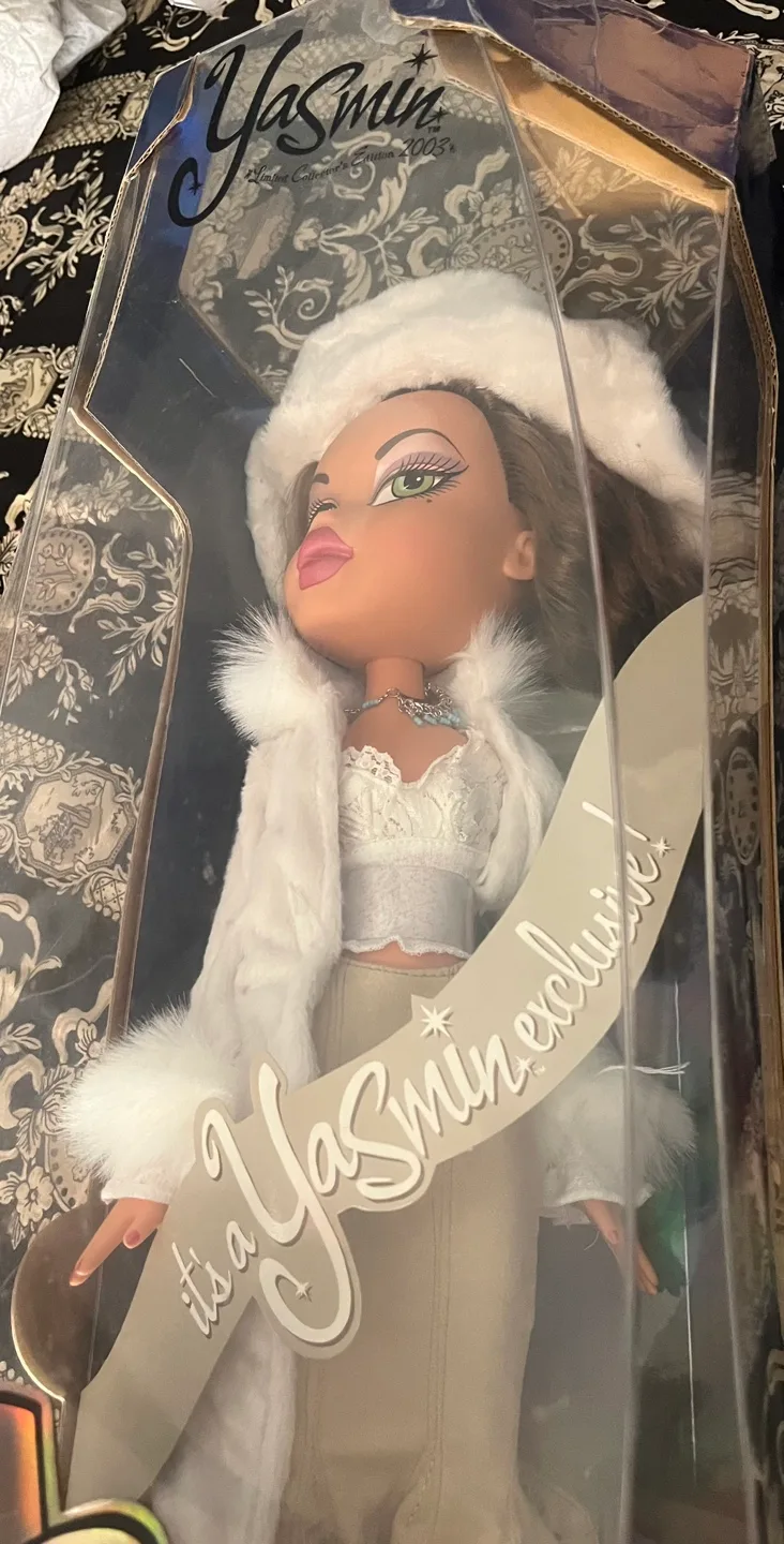 Bratz Yasmin Limited Collector's Edition 2003 Doll in Box image indicator(6)