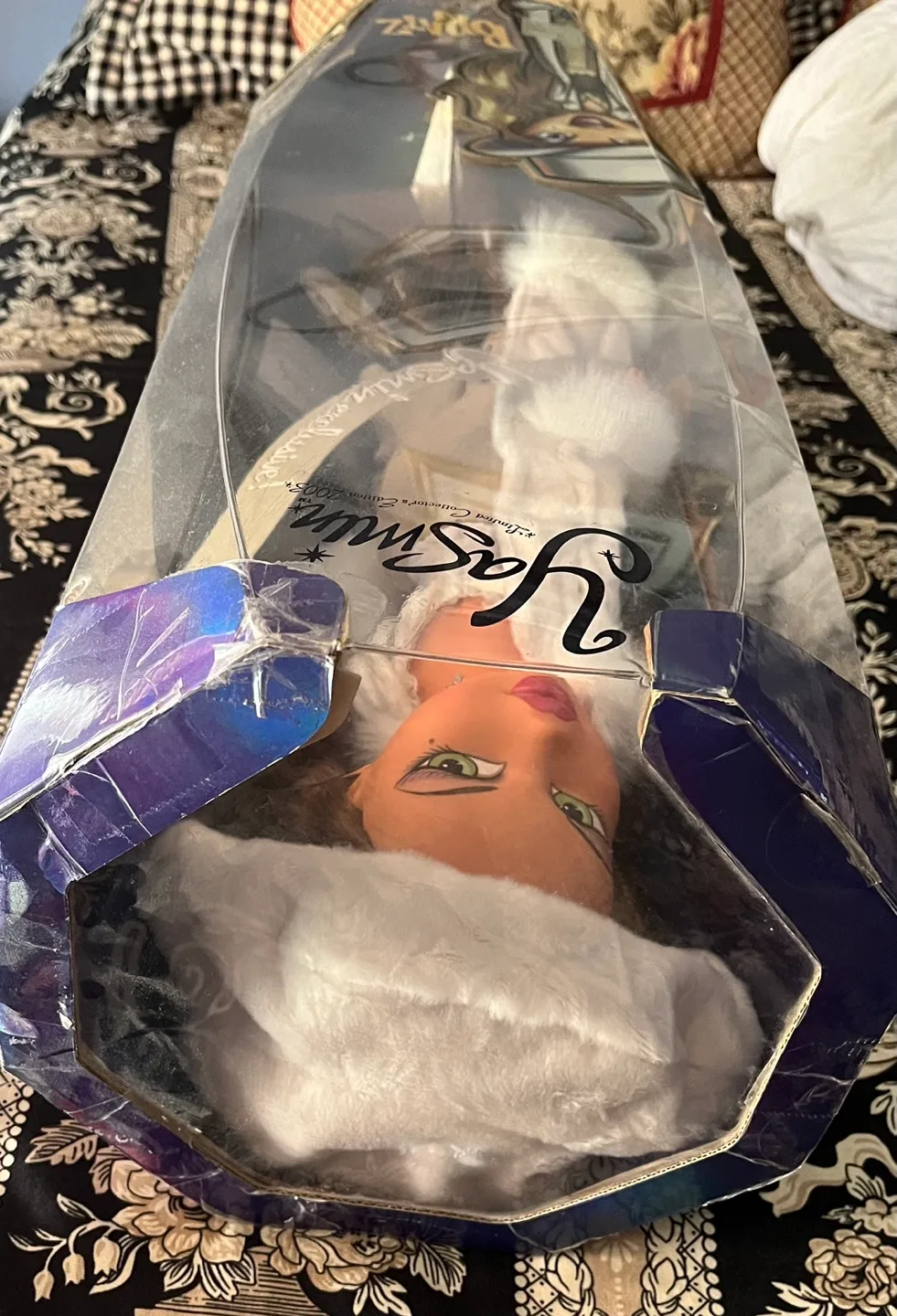 Bratz Yasmin Limited Collector's Edition 2003 Doll in Box image indicator(4)