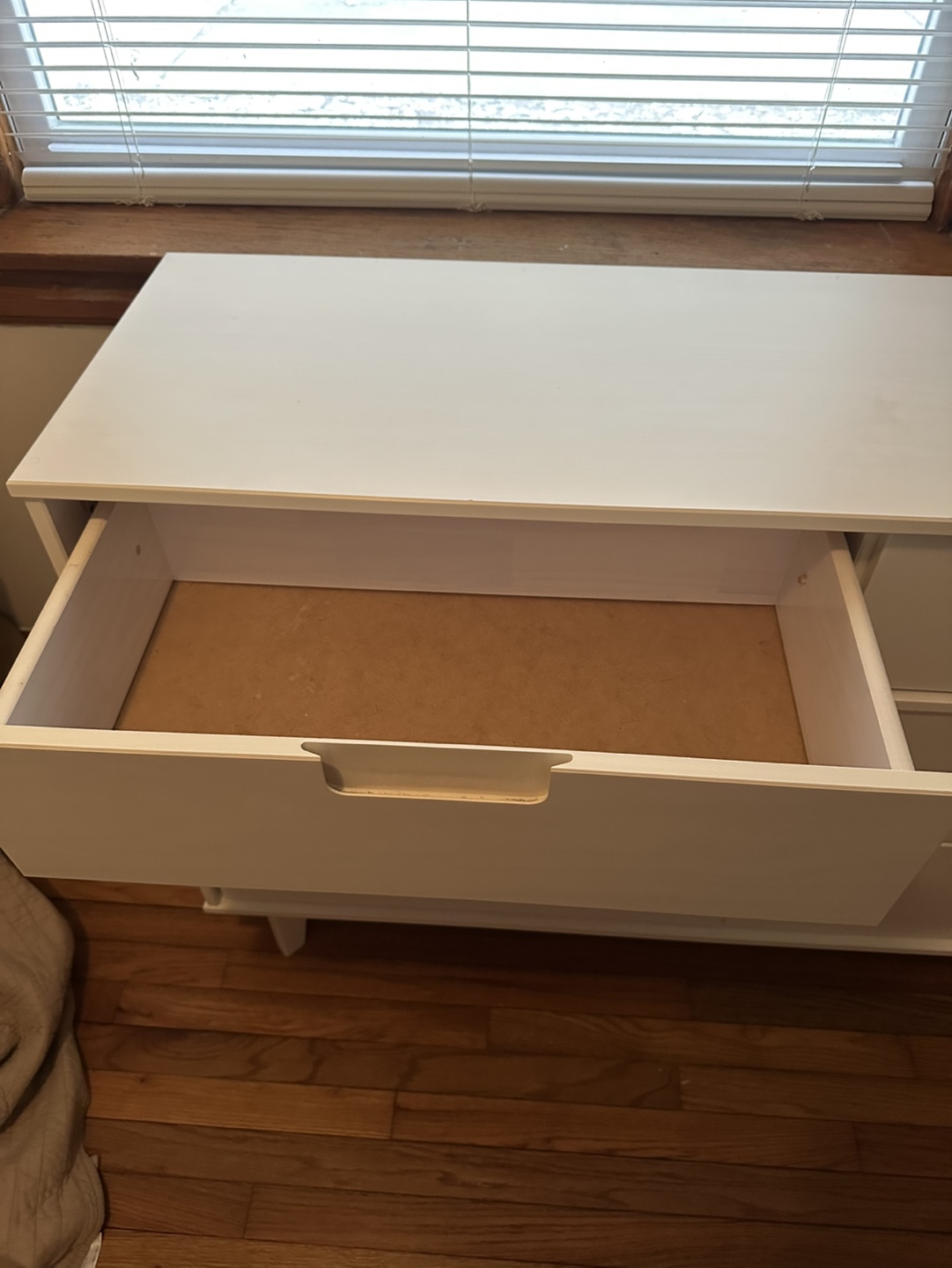 White 6-Drawer Dresser - photo 2
