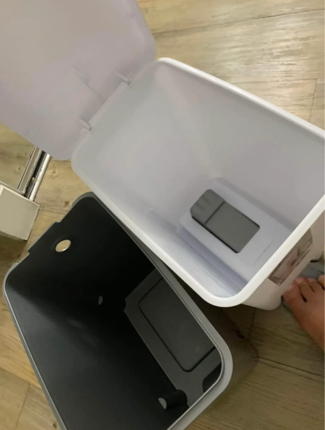 Unused Sterilite Step-on Trash Can - White thumbnail