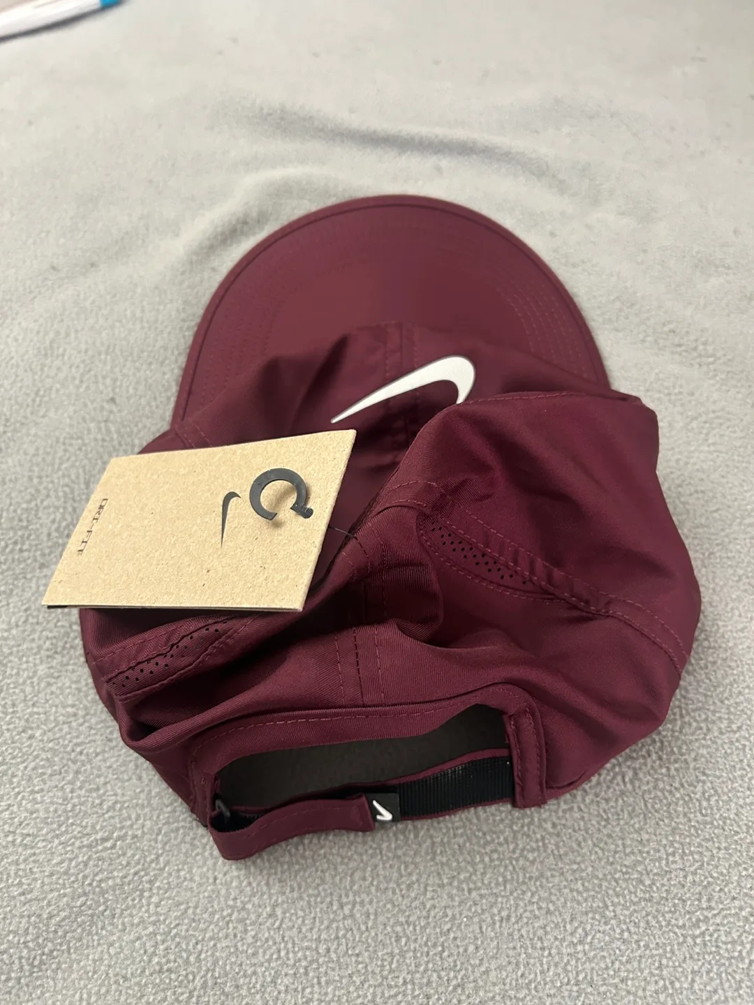 BNWT Nike Running Cap dri-fit - Maroon - S/M image indicator(2)