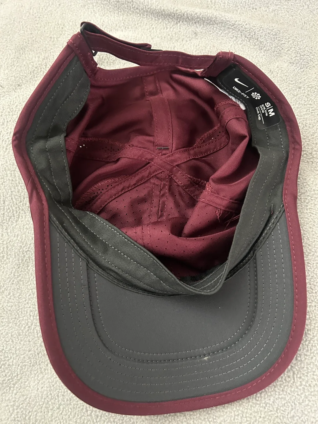 BNWT Nike Running Cap dri-fit - Maroon - S/M image indicator(4)