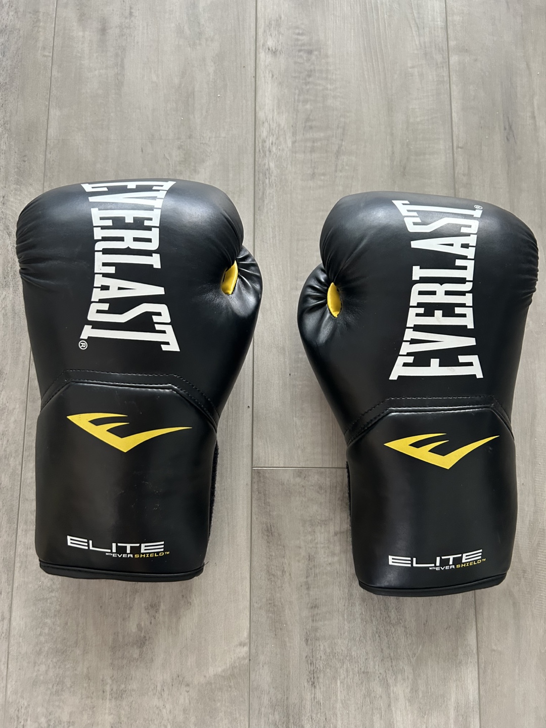Everlast Elite Boxing Gloves - Black/Yellow