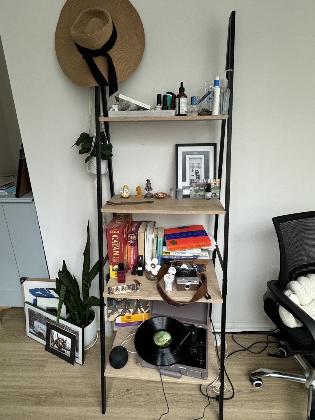 Metal ladder Ikea bookshelf - photo 4