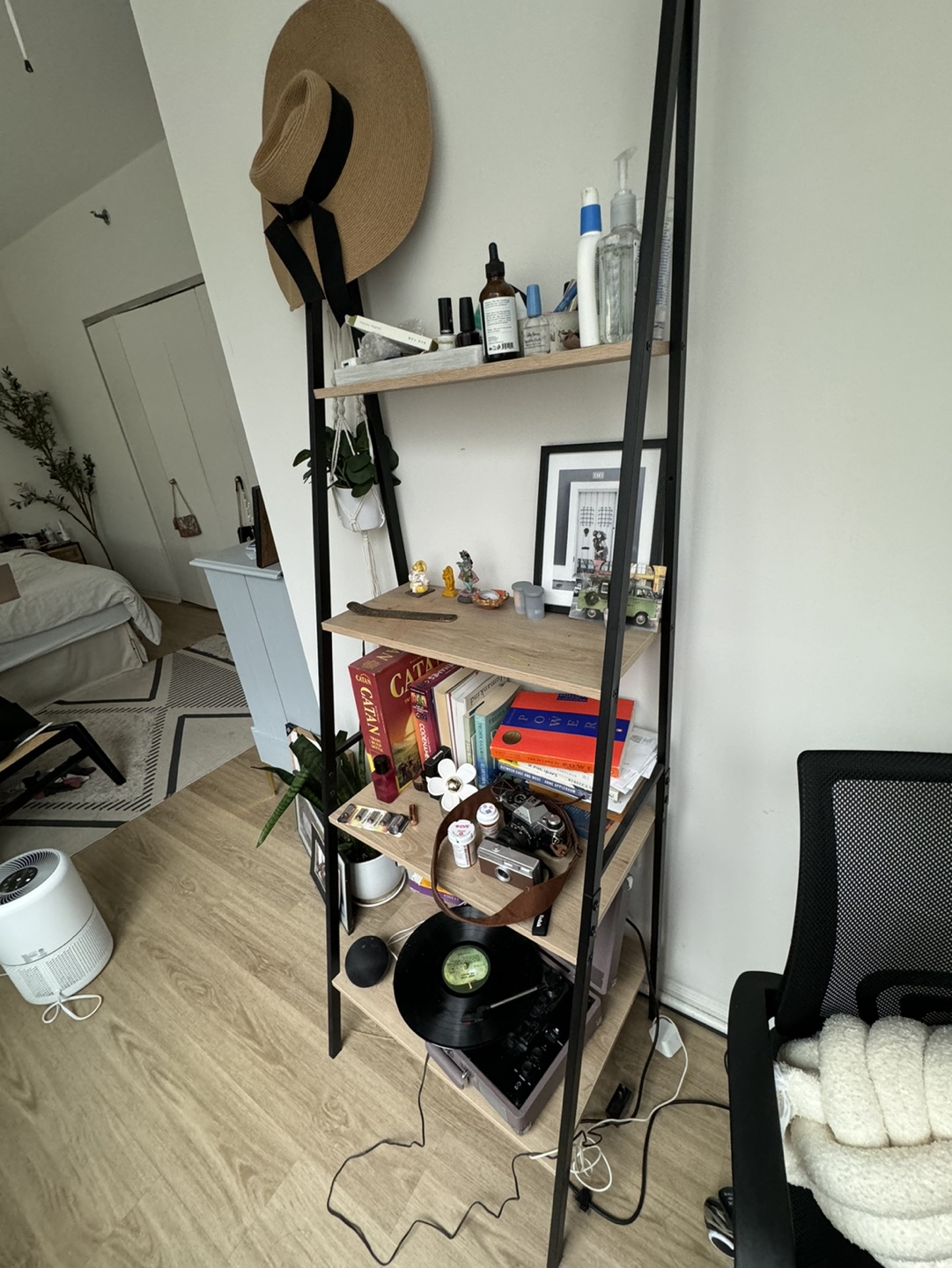 Metal ladder Ikea bookshelf - photo 3