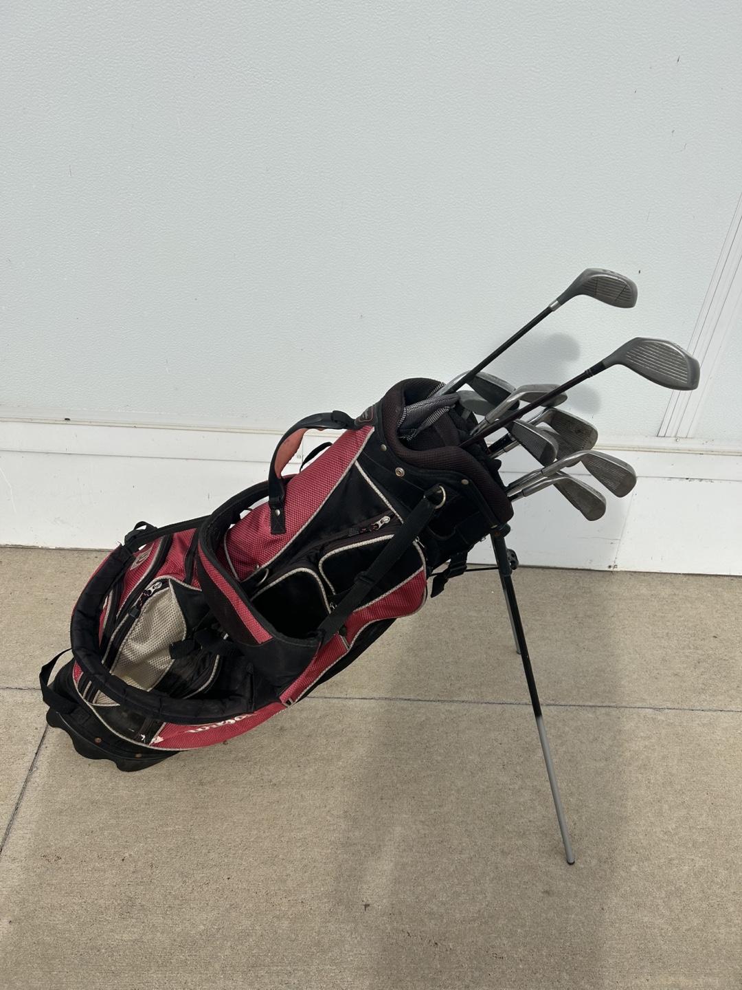 Wilson Golf Club Set with Stand Bag