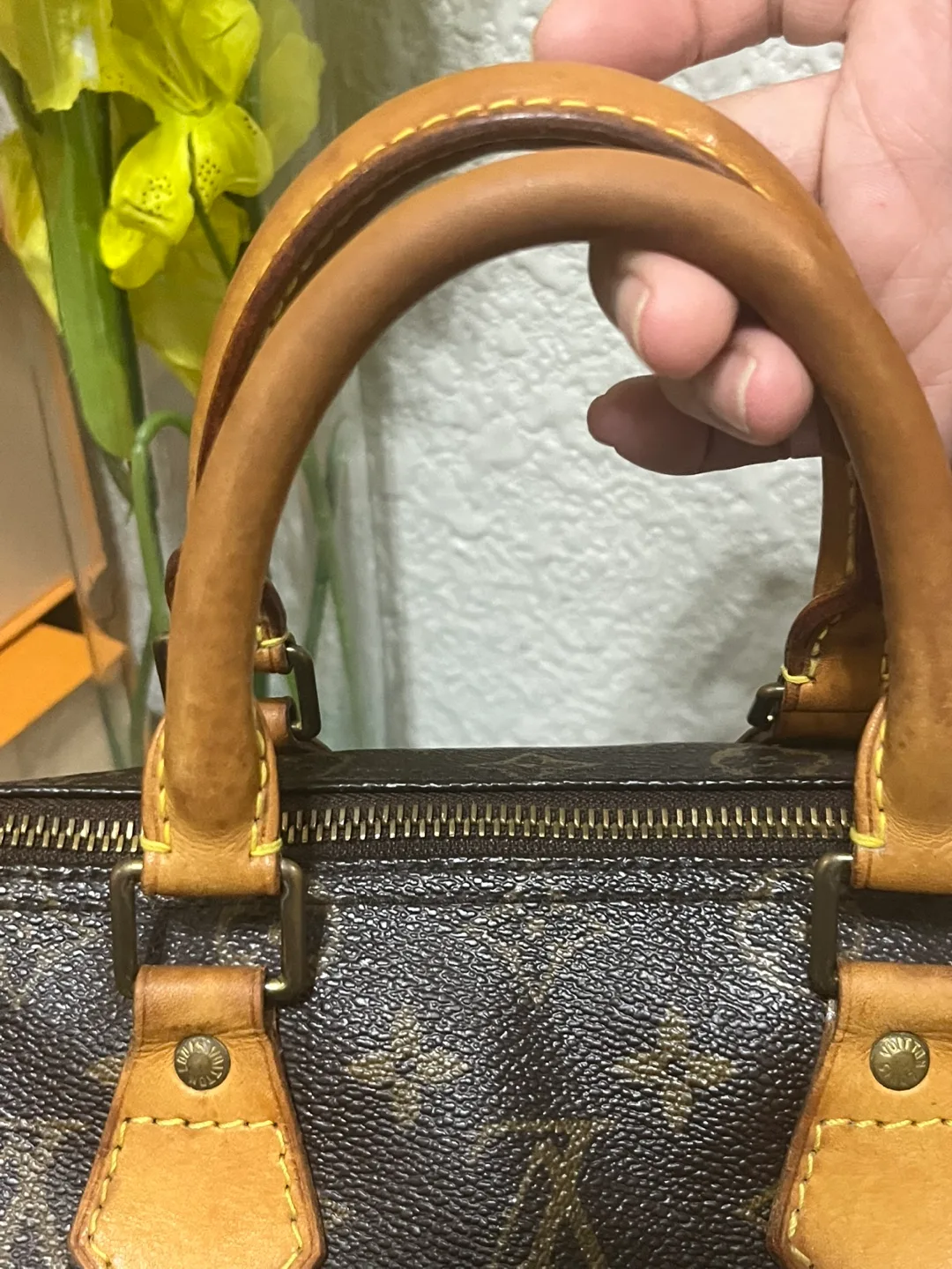 Authentic Louis Vuitton Speedy 25 Monogram Handbag image indicator(4)