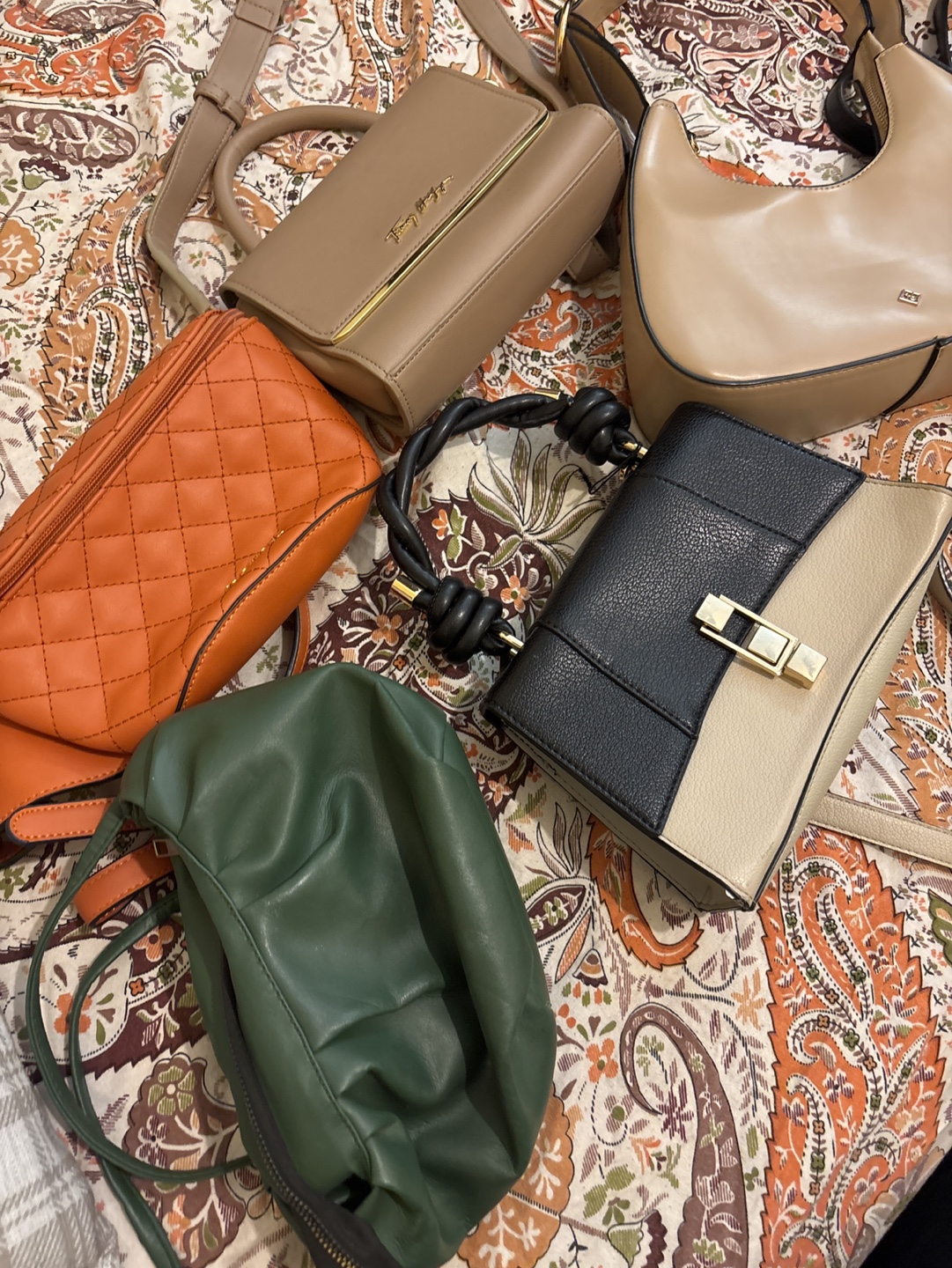 Five Stylish Handbags - Various Styles and Colours - photo 3