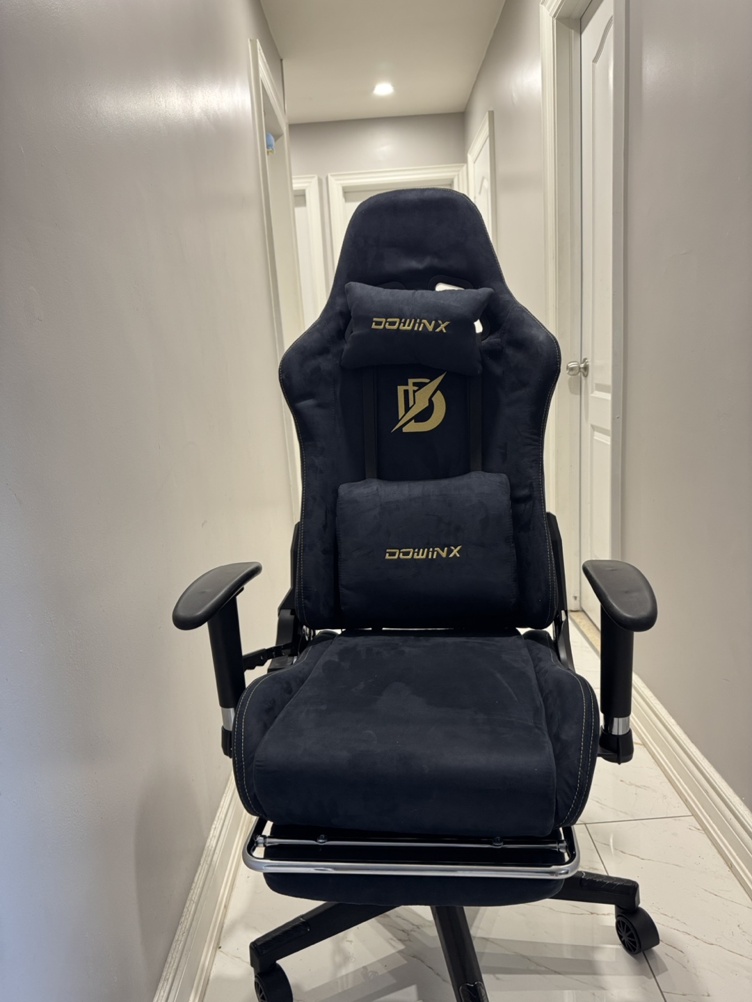 DOWINX Gaming Chair with Footrest - Grey