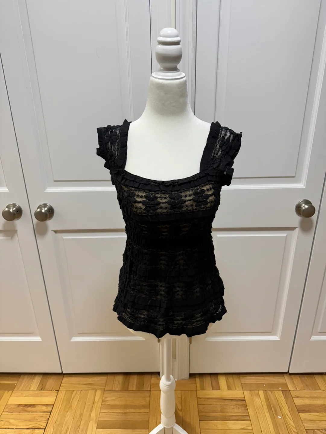 Max Studio Black Lace Ruffled Tank Top | Size Small thumbnail