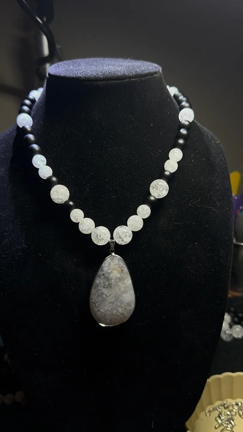 Onyx and Crackle Quartz Beaded Set thumbnail