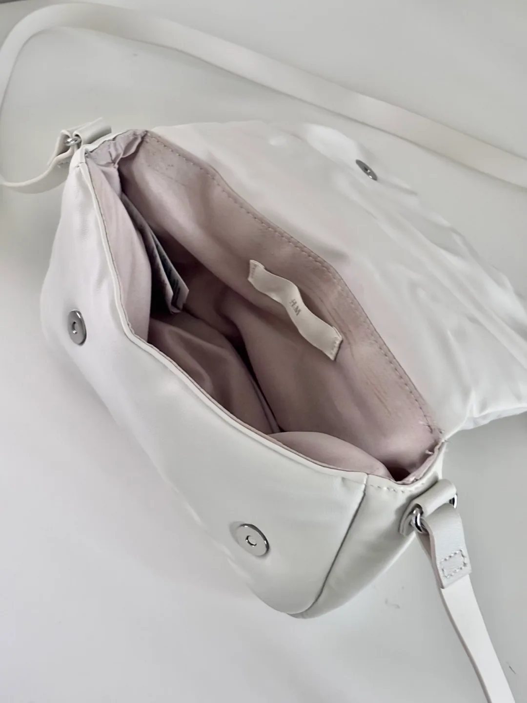 H&M white crossbody bag image indicator(3)